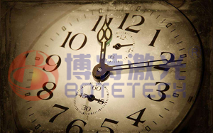 潮流鐘表激光打標(biāo)機(jī)diy雕刻文字圖案?jìng)€(gè)性化彰顯